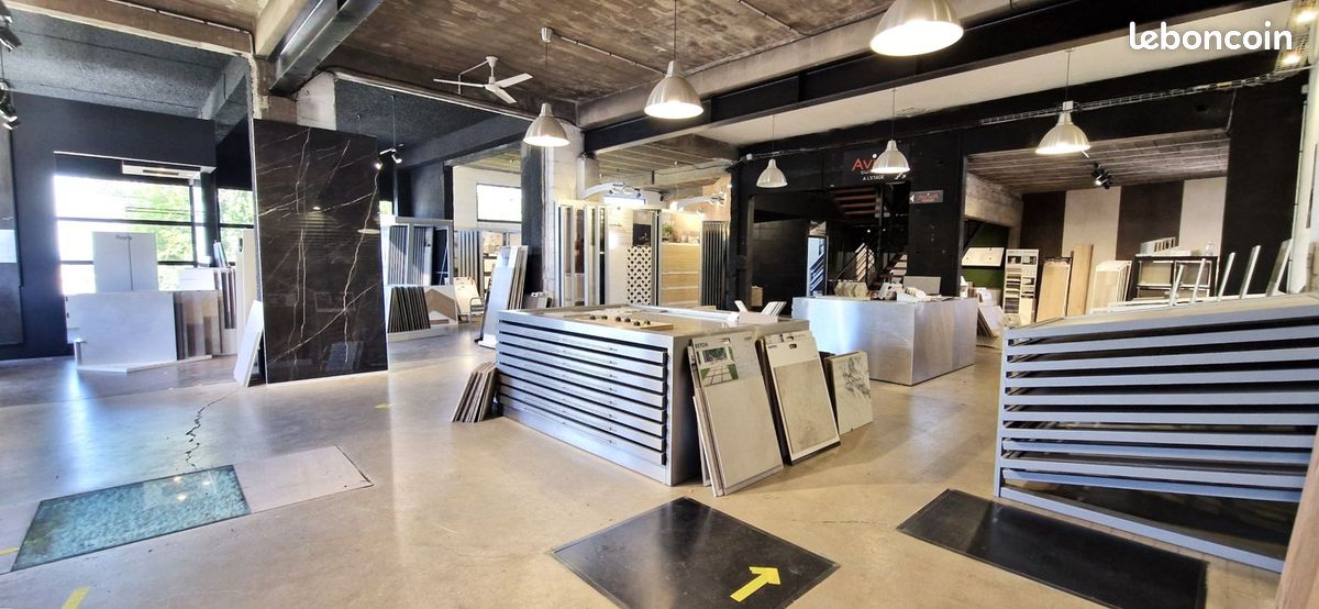 lOCal 700 m² La Primaube